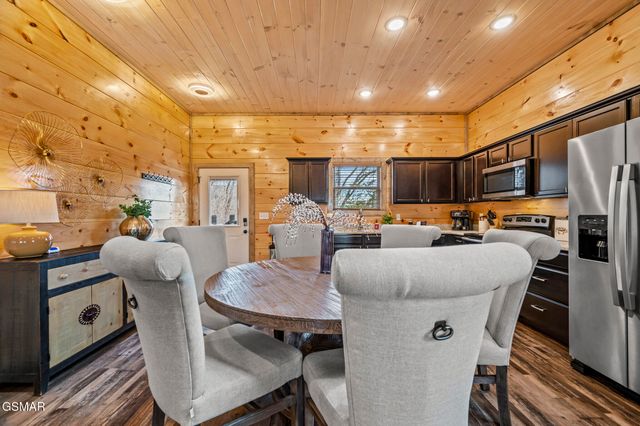 2125 Eagle Feather Drive, Sevierville, TN 37876