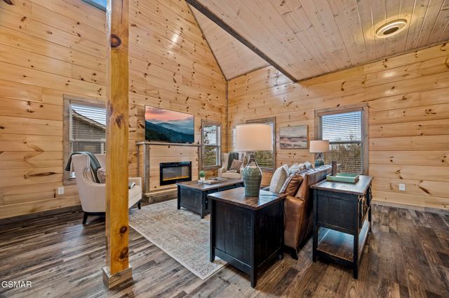 2125 Eagle Feather Drive, Sevierville, TN 37876