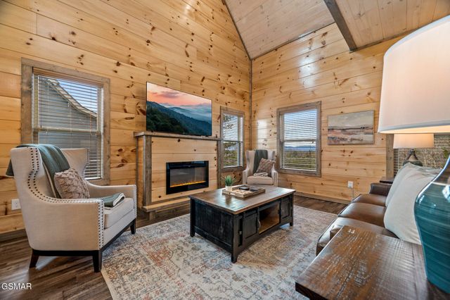 2125 Eagle Feather Drive, Sevierville, TN 37876