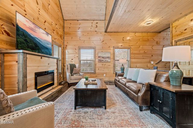 2125 Eagle Feather Drive, Sevierville, TN 37876