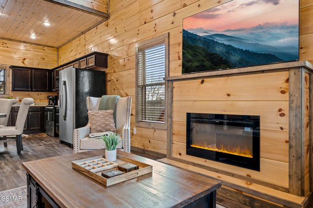 2125 Eagle Feather Drive, Sevierville, TN 37876