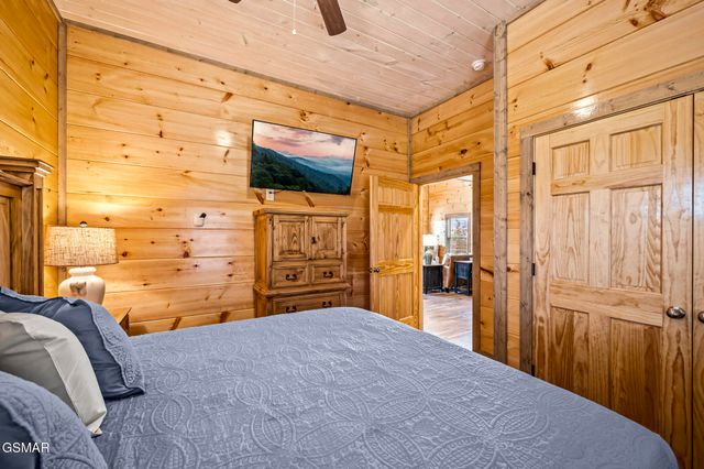 2125 Eagle Feather Drive, Sevierville, TN 37876