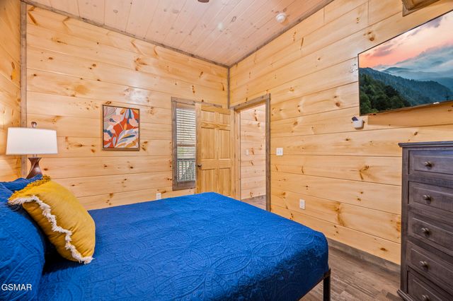 2125 Eagle Feather Drive, Sevierville, TN 37876