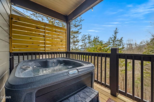 2125 Eagle Feather Drive, Sevierville, TN 37876