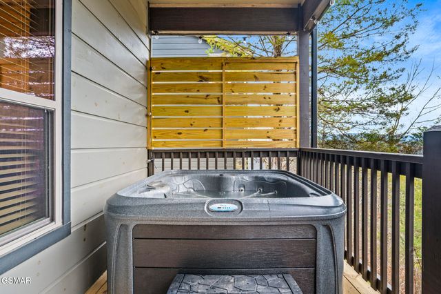 2125 Eagle Feather Drive, Sevierville, TN 37876