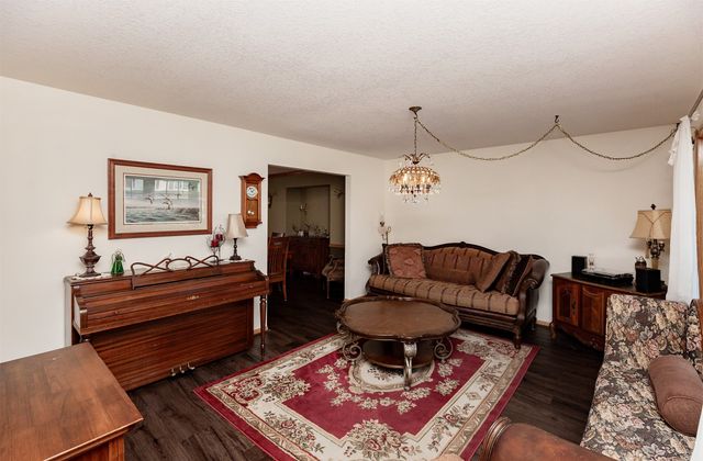 7077 Ridgedale Court, Johnston, IA 50131