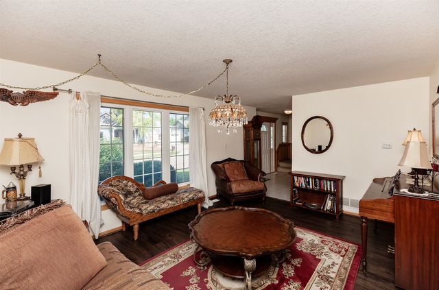 7077 Ridgedale Court, Johnston, IA 50131