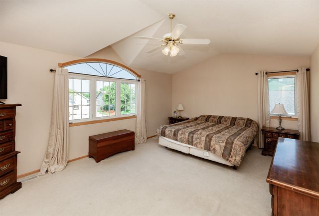 7077 Ridgedale Court, Johnston, IA 50131