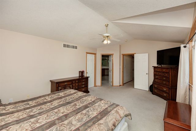 7077 Ridgedale Court, Johnston, IA 50131