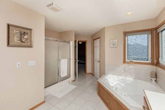 7077 Ridgedale Court, Johnston, IA 50131