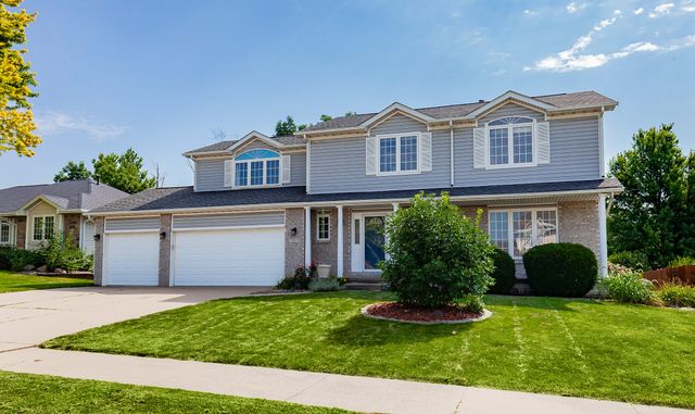 7077 Ridgedale Court, Johnston, IA 50131