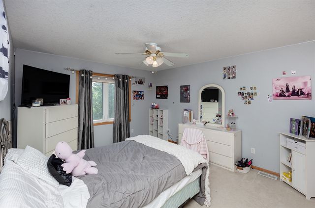 7077 Ridgedale Court, Johnston, IA 50131