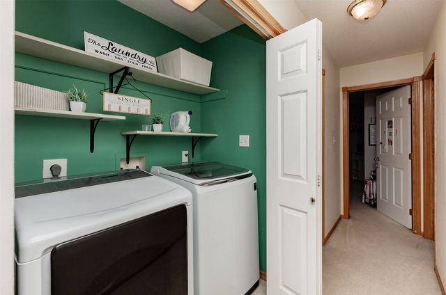 7077 Ridgedale Court, Johnston, IA 50131