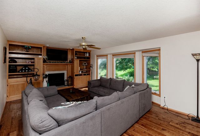 7077 Ridgedale Court, Johnston, IA 50131