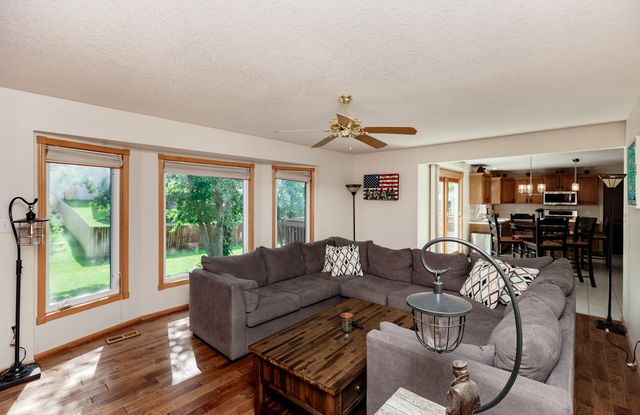 7077 Ridgedale Court, Johnston, IA 50131