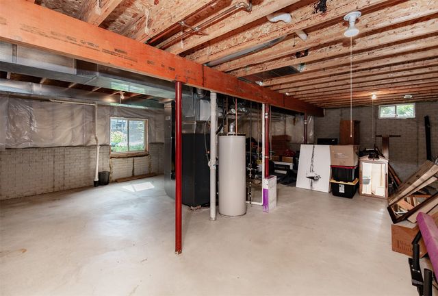7077 Ridgedale Court, Johnston, IA 50131