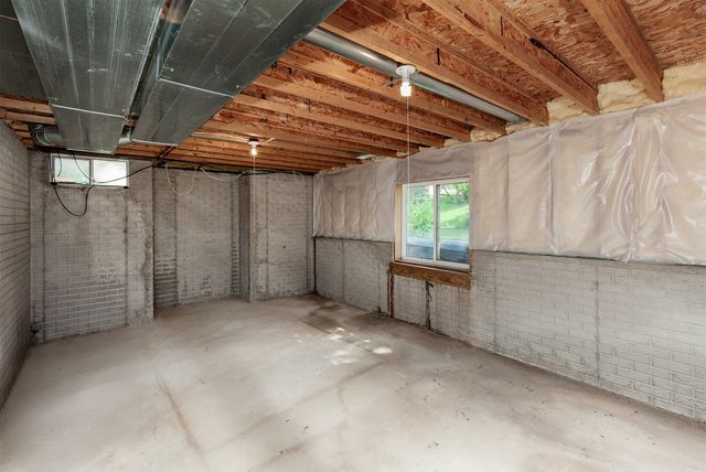 7077 Ridgedale Court, Johnston, IA 50131