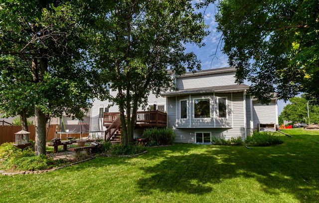 7077 Ridgedale Court, Johnston, IA 50131