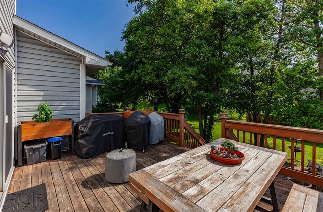 7077 Ridgedale Court, Johnston, IA 50131