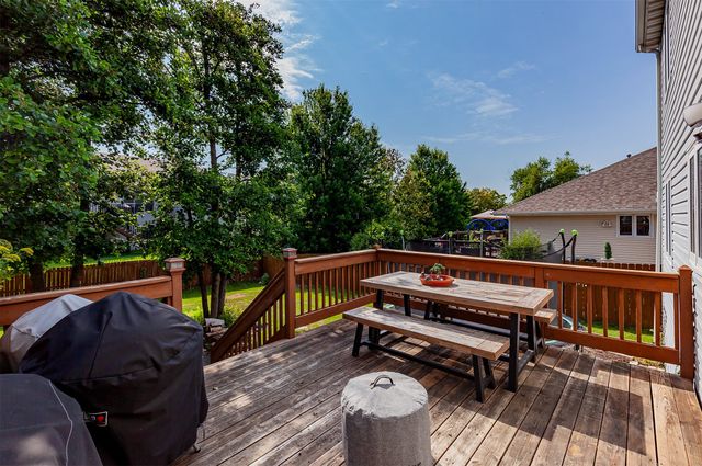 7077 Ridgedale Court, Johnston, IA 50131