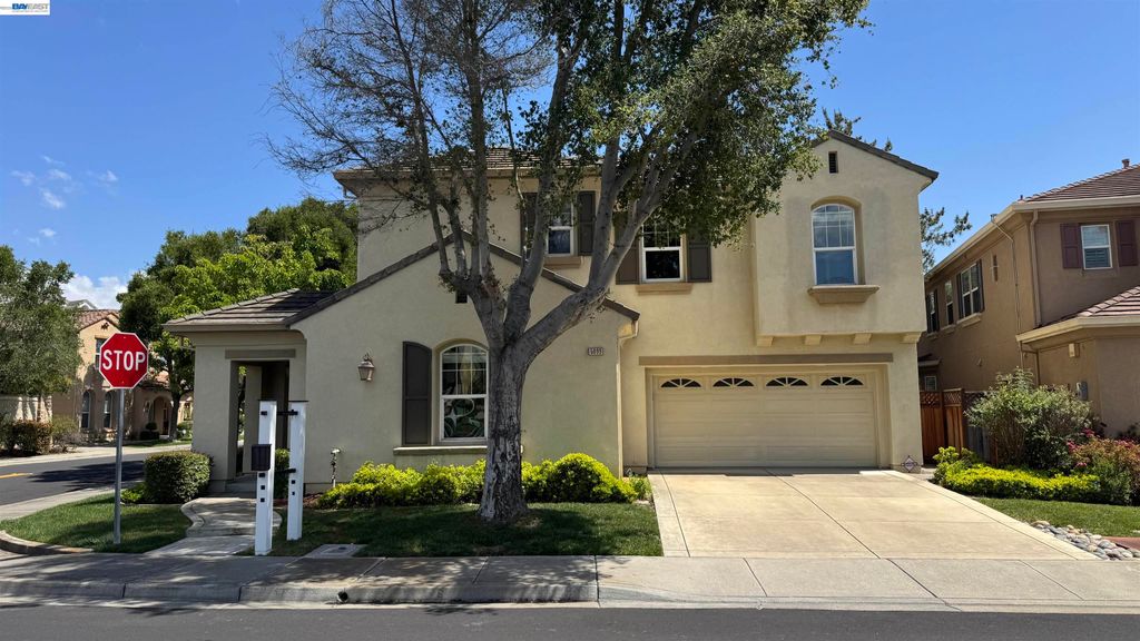 5099 Round Hill Dr, Dublin, CA 94568