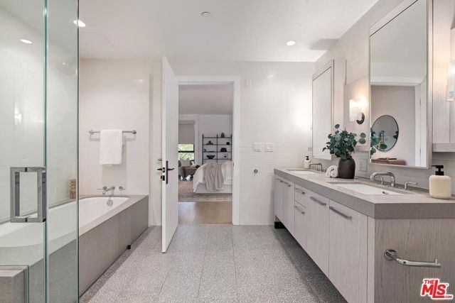 10777 Wilshire Boulevard 409, Los Angeles, CA 90024