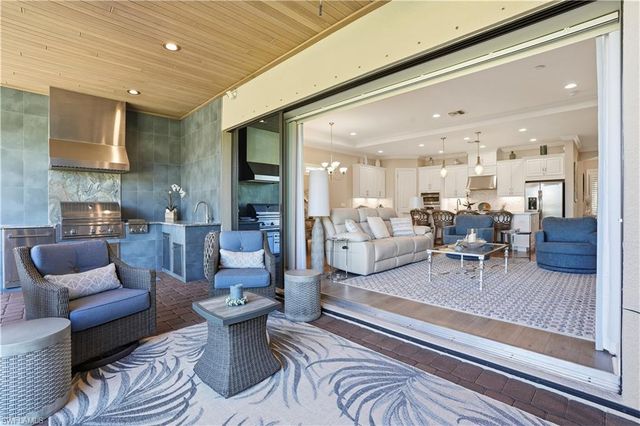 8665 Dilillo CT, Naples, FL 34119