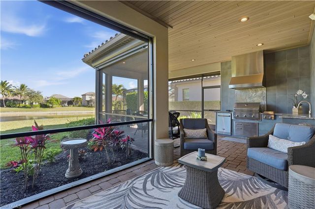 8665 Dilillo CT, Naples, FL 34119