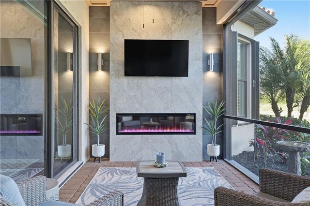 8665 Dilillo CT, Naples, FL 34119