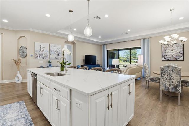 8665 Dilillo CT, Naples, FL 34119