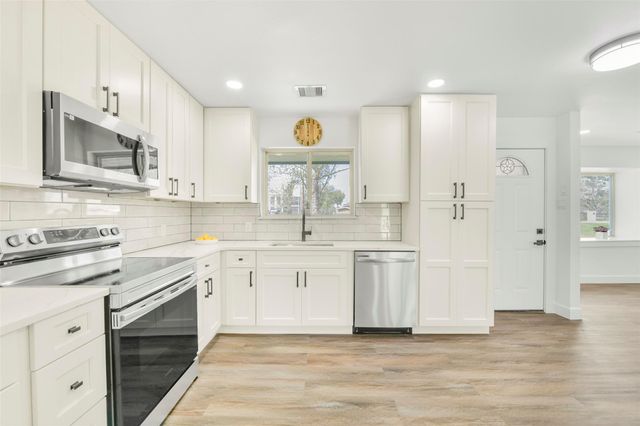 6610 Coneley Drive C879D, Pearland, TX 77584