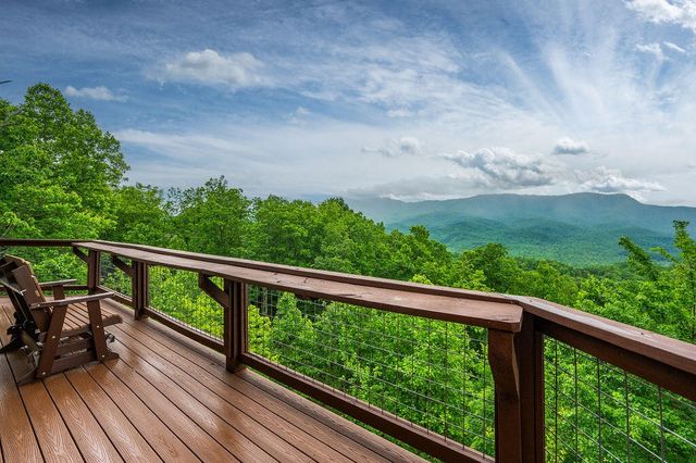 725 Big Bear Ridge Road, Gatlinburg, TN 37738