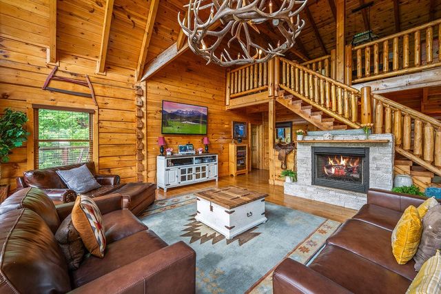725 Big Bear Ridge Road, Gatlinburg, TN 37738