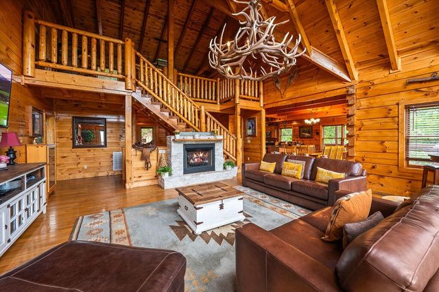 725 Big Bear Ridge Road, Gatlinburg, TN 37738