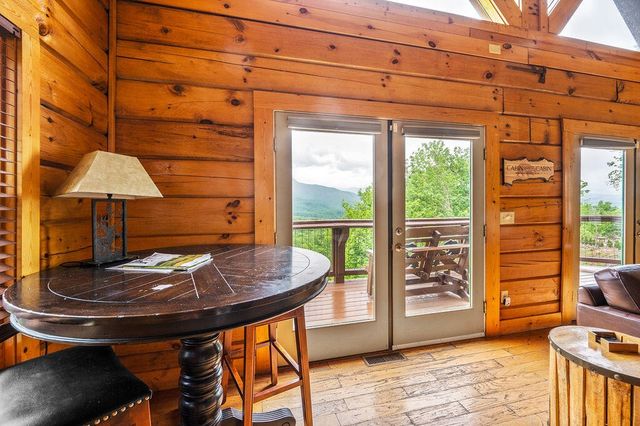 725 Big Bear Ridge Road, Gatlinburg, TN 37738