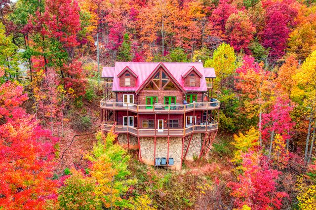 725 Big Bear Ridge Road, Gatlinburg, TN 37738