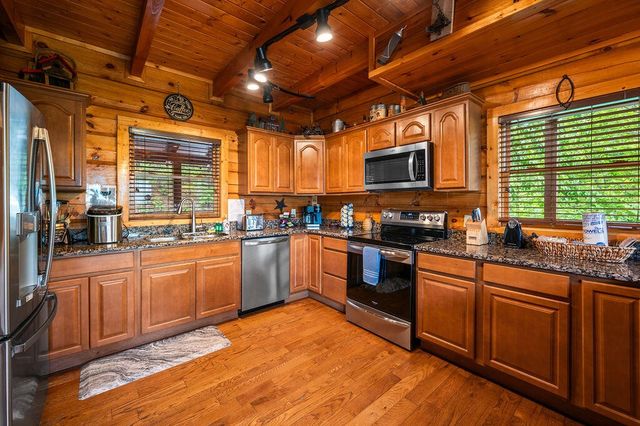 725 Big Bear Ridge Road, Gatlinburg, TN 37738