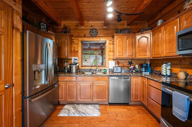 725 Big Bear Ridge Road, Gatlinburg, TN 37738