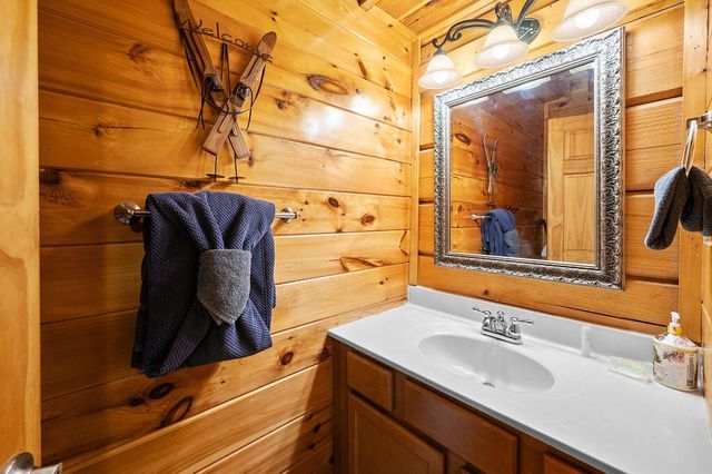 725 Big Bear Ridge Road, Gatlinburg, TN 37738
