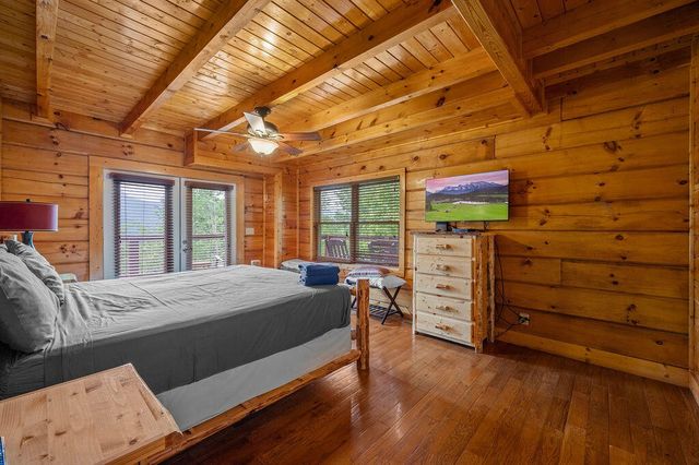 725 Big Bear Ridge Road, Gatlinburg, TN 37738