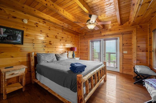 725 Big Bear Ridge Road, Gatlinburg, TN 37738