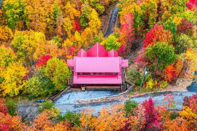 725 Big Bear Ridge Road, Gatlinburg, TN 37738