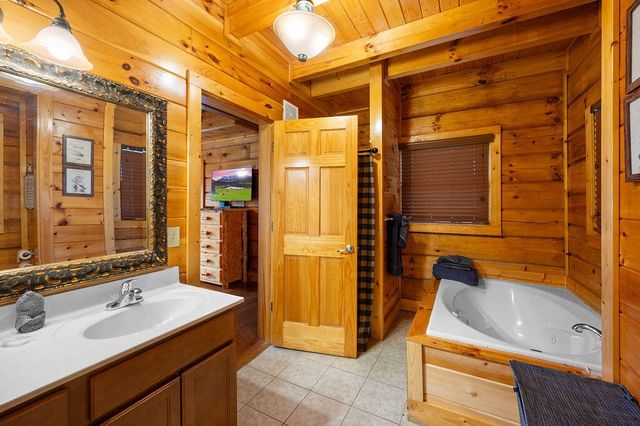 725 Big Bear Ridge Road, Gatlinburg, TN 37738