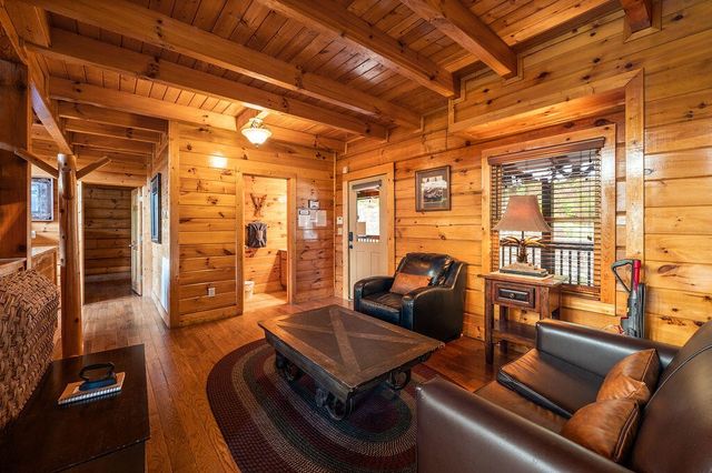 725 Big Bear Ridge Road, Gatlinburg, TN 37738