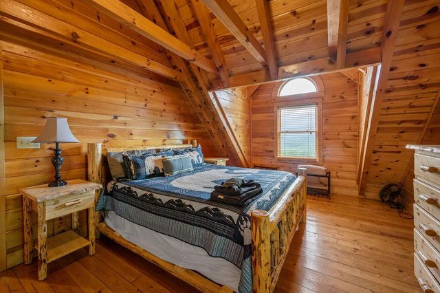 725 Big Bear Ridge Road, Gatlinburg, TN 37738