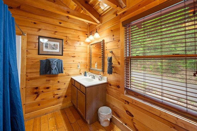 725 Big Bear Ridge Road, Gatlinburg, TN 37738