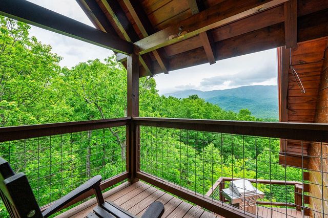 725 Big Bear Ridge Road, Gatlinburg, TN 37738