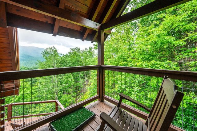 725 Big Bear Ridge Road, Gatlinburg, TN 37738