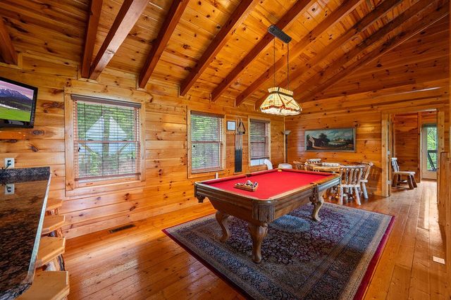 725 Big Bear Ridge Road, Gatlinburg, TN 37738