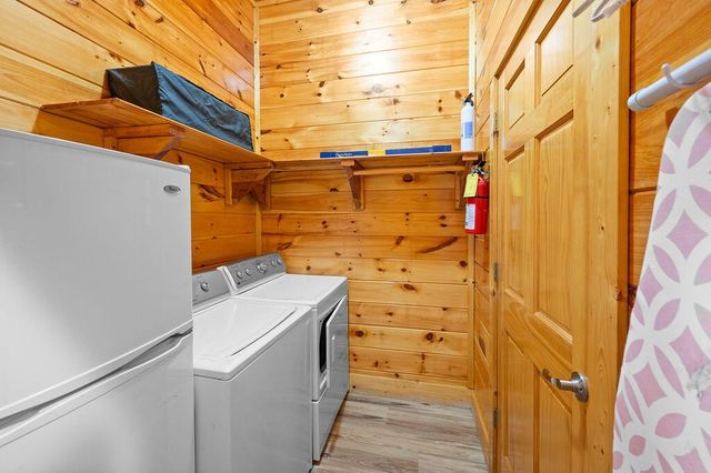 725 Big Bear Ridge Road, Gatlinburg, TN 37738